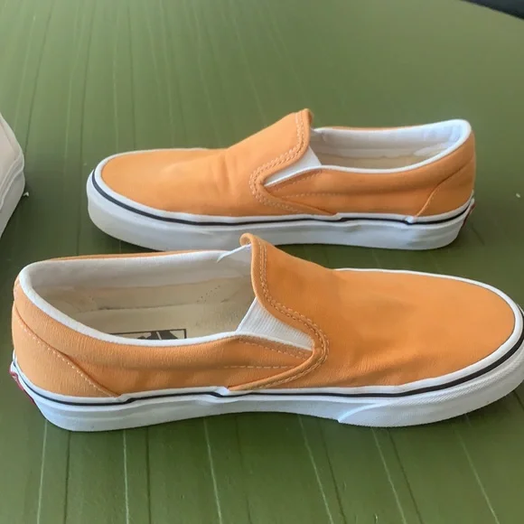 Vans - Picture 5 of 6